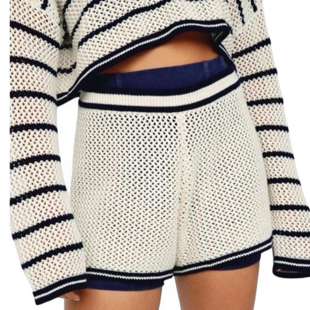 Offline by Aerie Crochet High Waisted Short - Size L